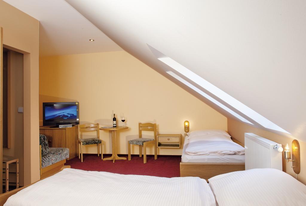 Wellness Hotel Marlin Nova Pec Room photo